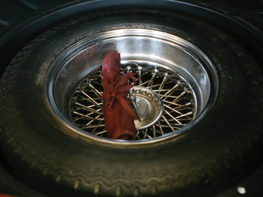 Колеса Aston Martin DB6 1968 года  (UK) (фото 3 из 18)